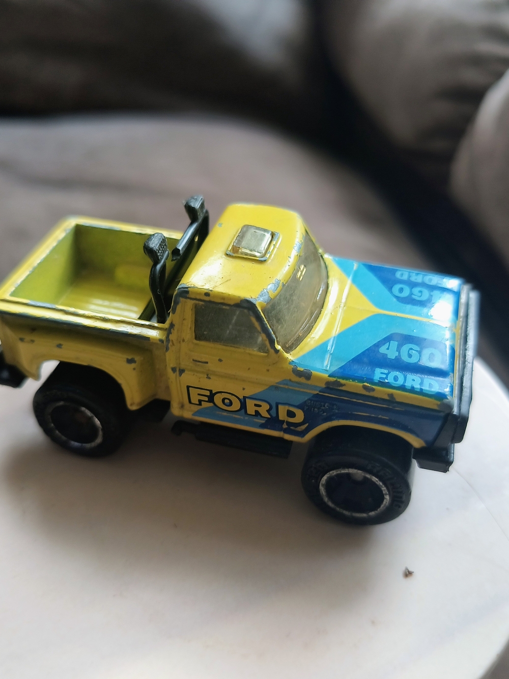 Matchbox Ford Yellow & Blue Kids Toy Pickup Truck us 1/64 Scale